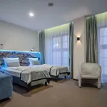 Celestin Aparthotel