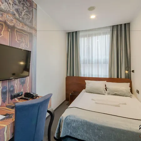 Celestin Apartmanhotel