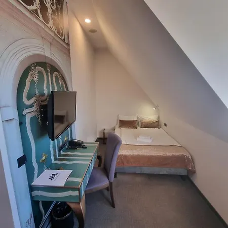 Celestin Aparthotel