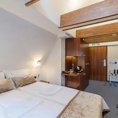 Celestin Aparthotel 3*