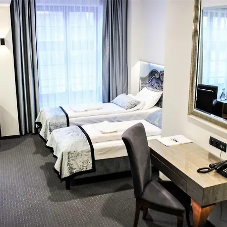 Aparthotel Celestin 3*